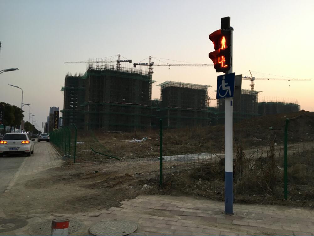 �Ϸ��гɶ�·�c����·�������Ͻ�33325.92ƽ����סլ�õ؇�������ʹ�Ù�(qu��n)�M��׌�r(ji��)���u(p��ng)��