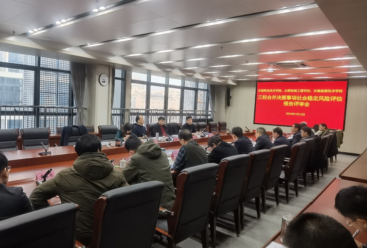 �����I���g�WԺ���Ϸ��F·���̌WУ��������Դ���g�WУ��У�ϲ��Q�������������L�U�u��